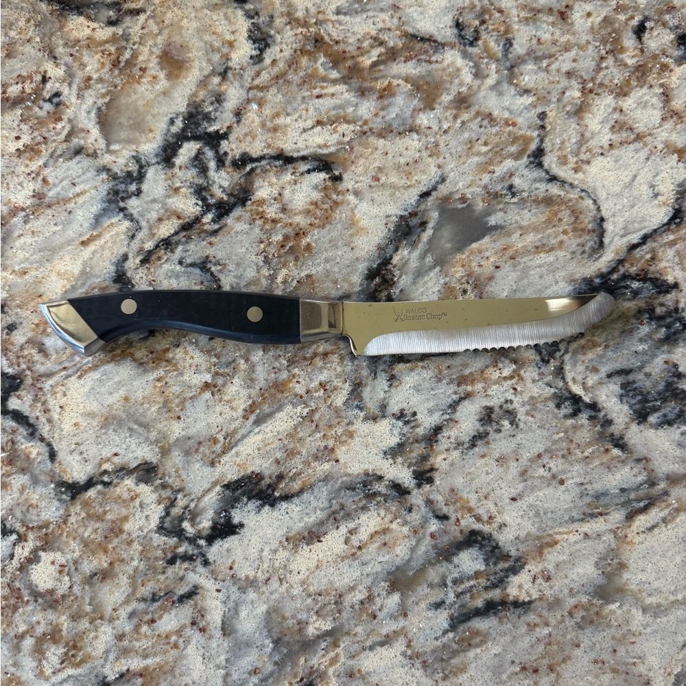 Walco Black Serrated 10.5” Steak Knives